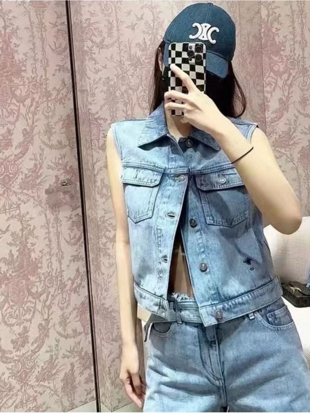 🚩steal Dior Light Blue Denim Vest with Branded Button - Picture 7 of 7